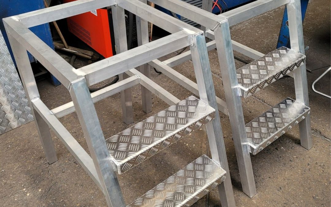 Mobile platform for multiple location access to high-level conveyor